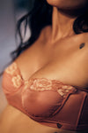 Top com aro em tule bordado - Susan