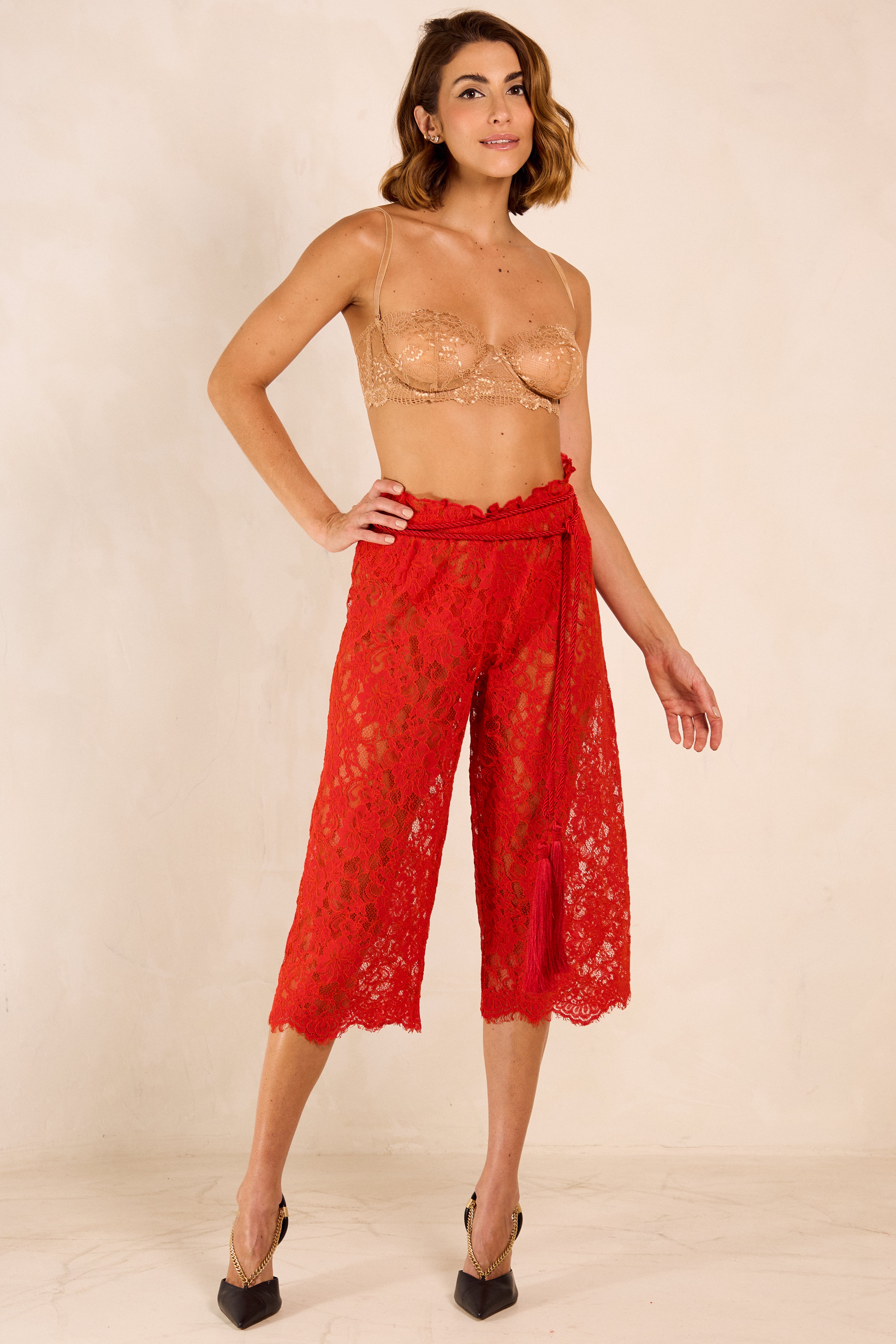 Top em renda com alças removíveis - Paula